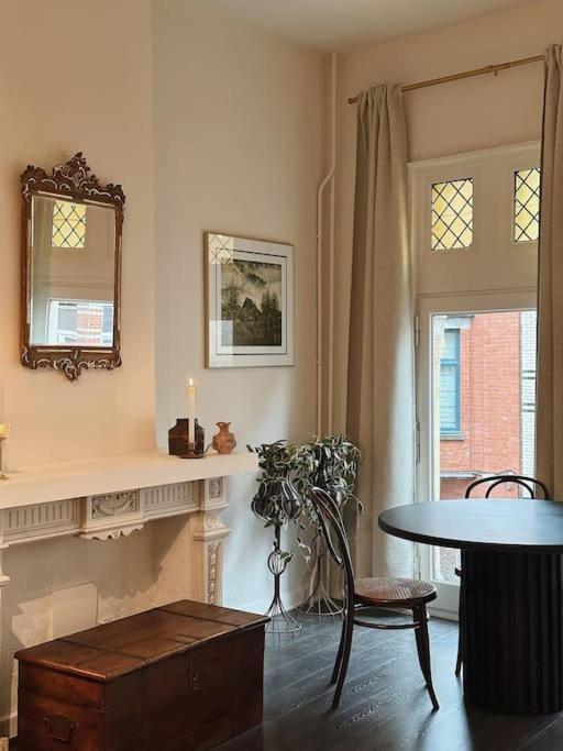 Historic Serenity Apartment Gent Bagian luar foto